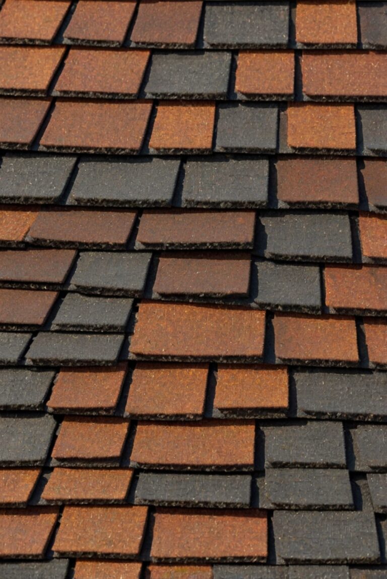 Choosing the Right Roof Shingle Colors for Your Home