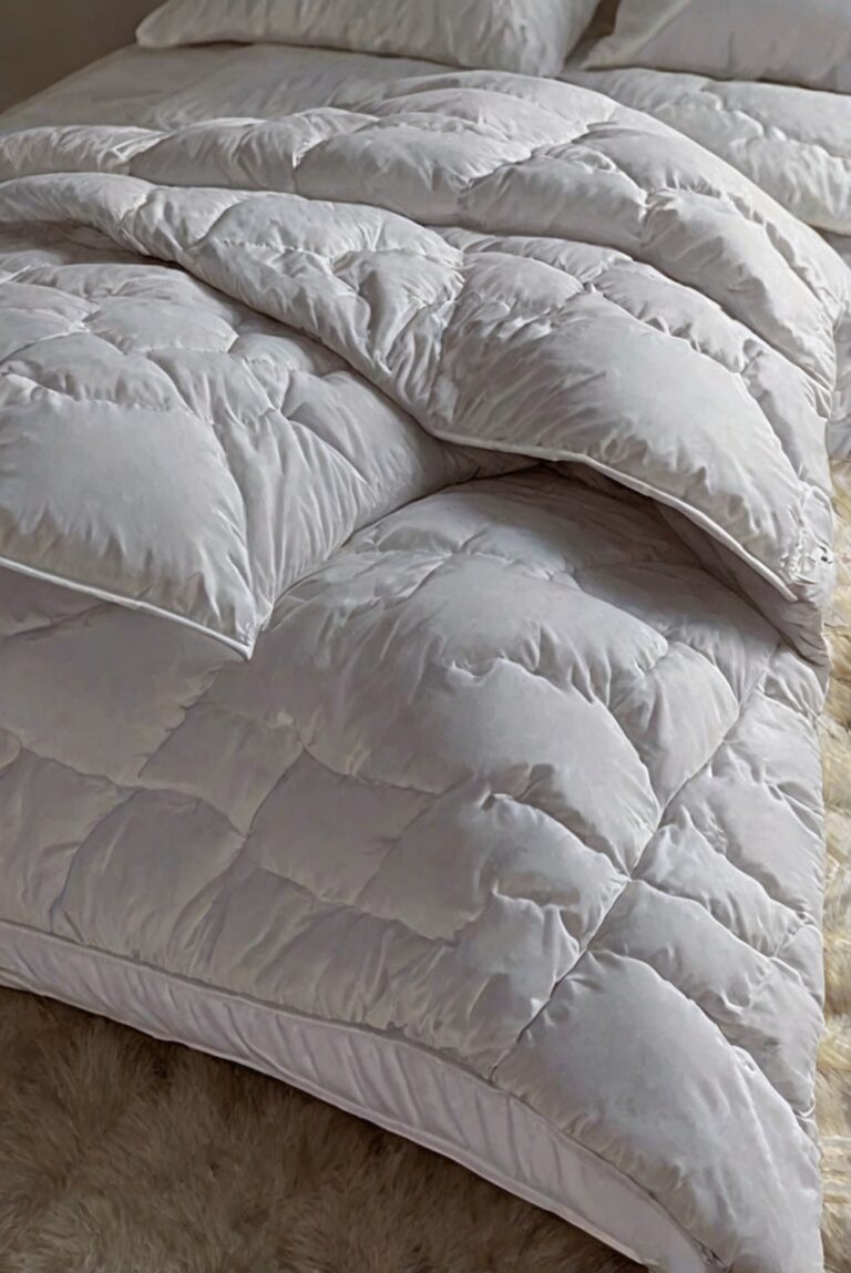 What are the benefits of a thick duvet insert and how do I select the right one?